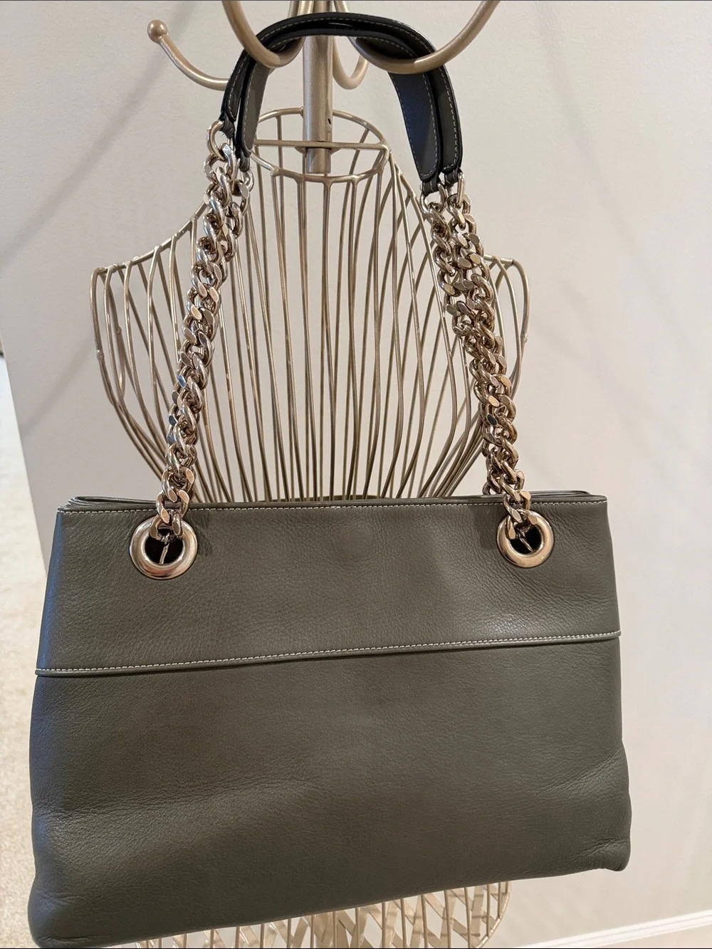 Valentino Olive Green Leather Shoulder Bag with Gold Chain Straps - Picture 8 of 14